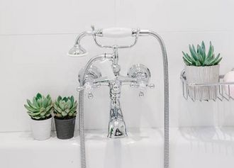 Badezimmer-Dekoration mit Pflanzen