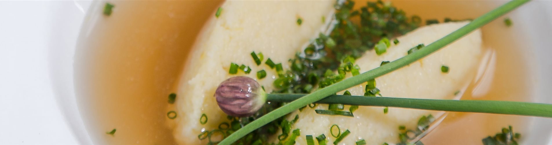 Grießnockerl mit Schnittlauch Grießnockerl mit Schnittlauch