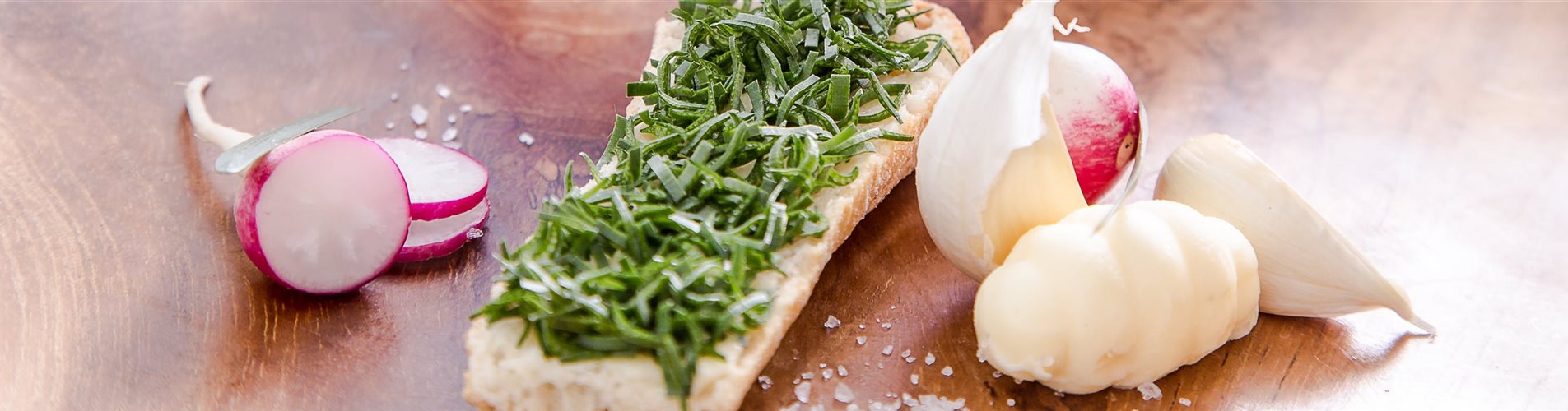 Knoblauchbrot mit Schnittknoblauch Knoblauchbrot mit Schnittknoblauch