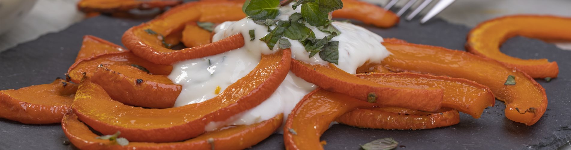 Ofenkürbis mit Minz-Dip Ofenkürbis mit Minz-Dip