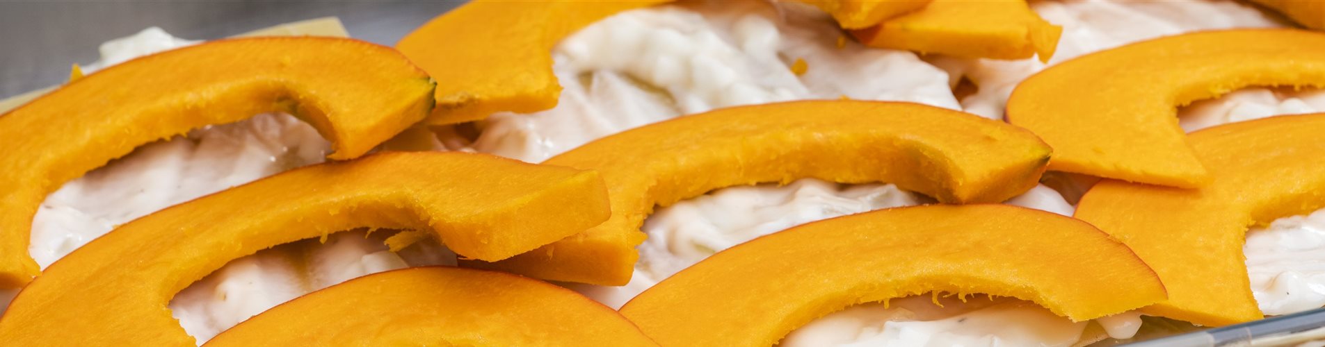 Kürbisscheiben auf Lasagne Kürbisscheiben auf Lasagne