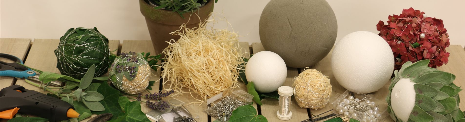 Bastelutensilien für die Duftkugeln