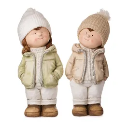 Winterkind mit Textilmütze
