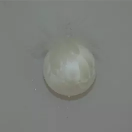 Glaskugel mit Feder
