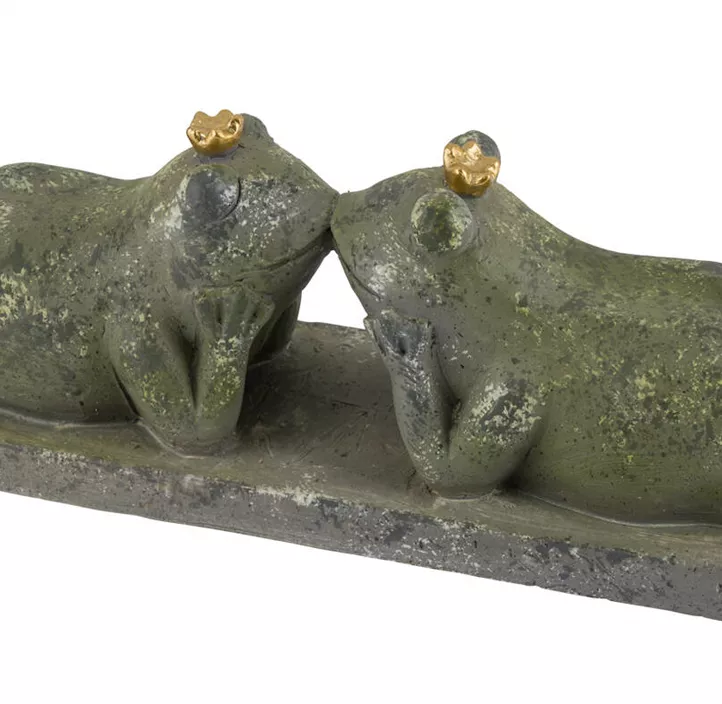 Magnesia-Froschpaar liegend