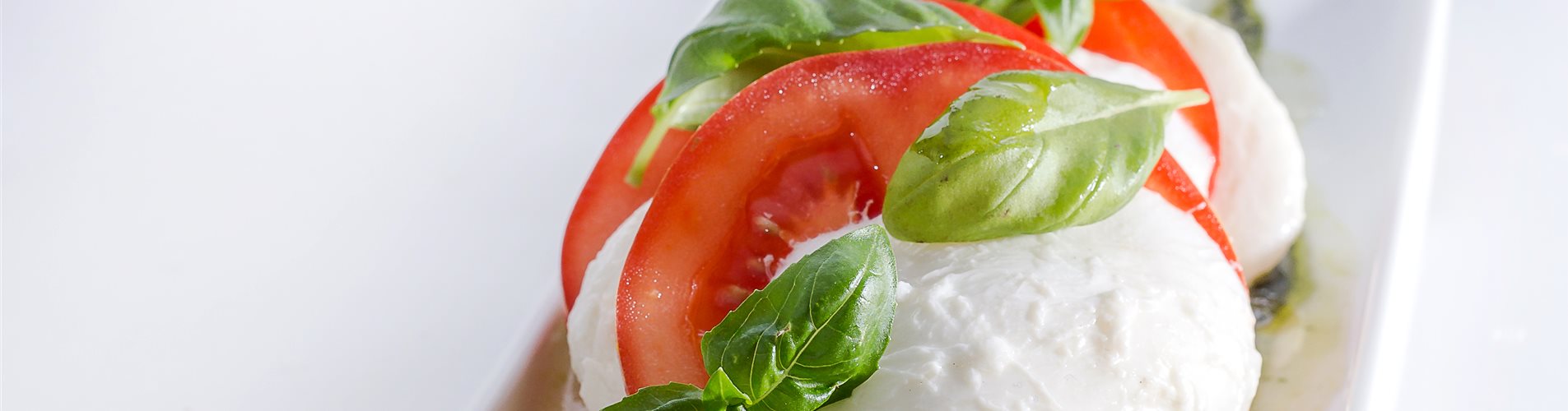 Caprese mit Basilikum Caprese mit Basilikum