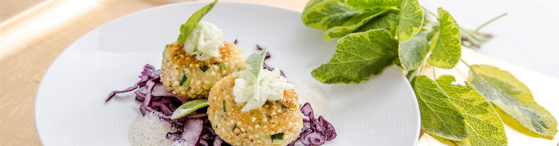 Polentaknödel mit Goldsalbei