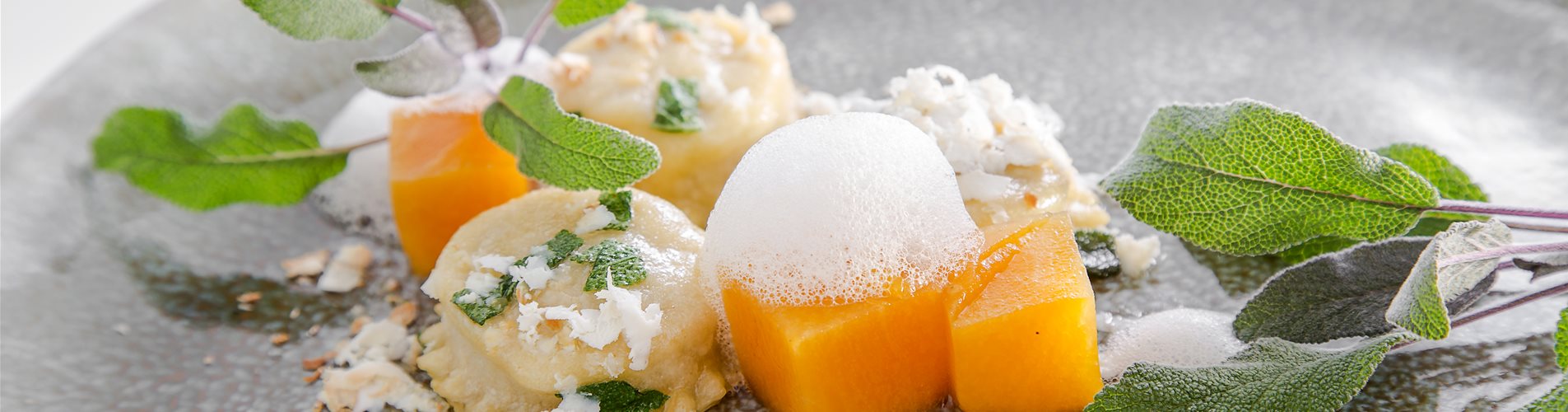 Kürbisravioli mit Purpursalbei Kürbisravioli mit Purpursalbei