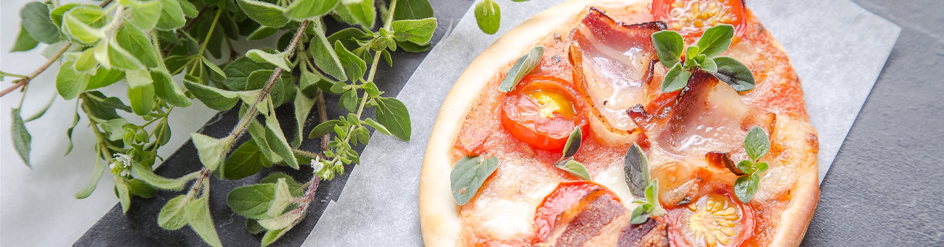 Pizza mit Oregano Pizza mit Oregano