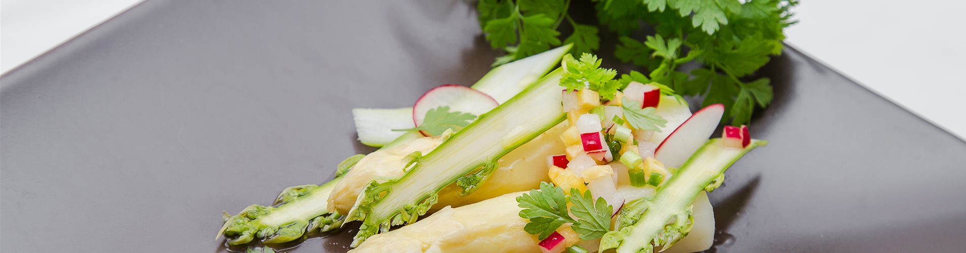Spargel mit Kerbelvinaigrette Spargel mit Kerbelvinaigrette