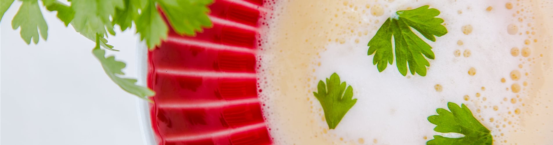 Selleriesuppe mit Schnittsellerie Selleriesuppe mit Schnittsellerie