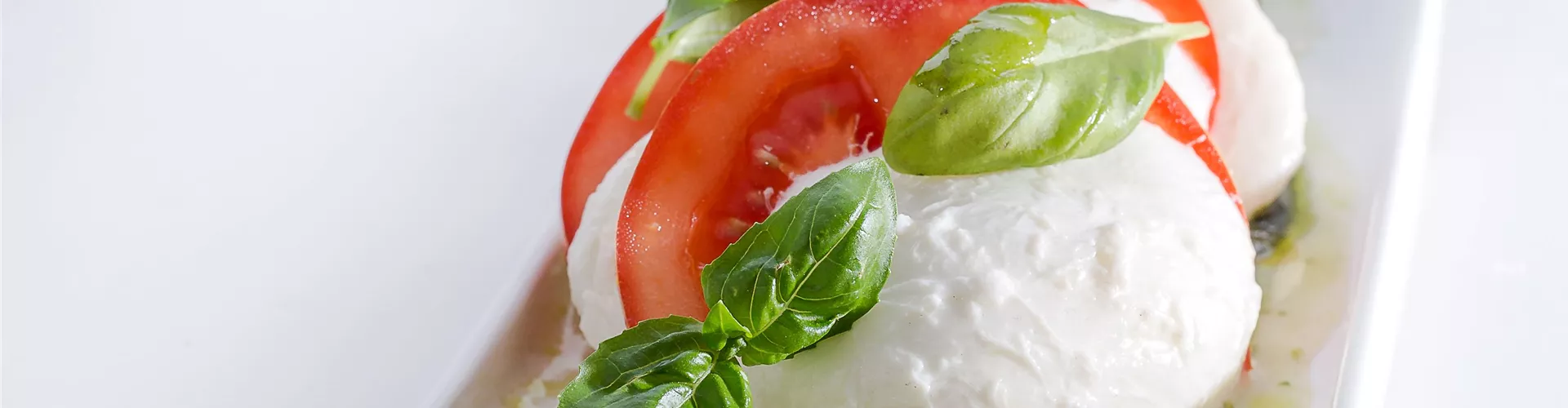 Caprese mit Basilikum - Bellaflora