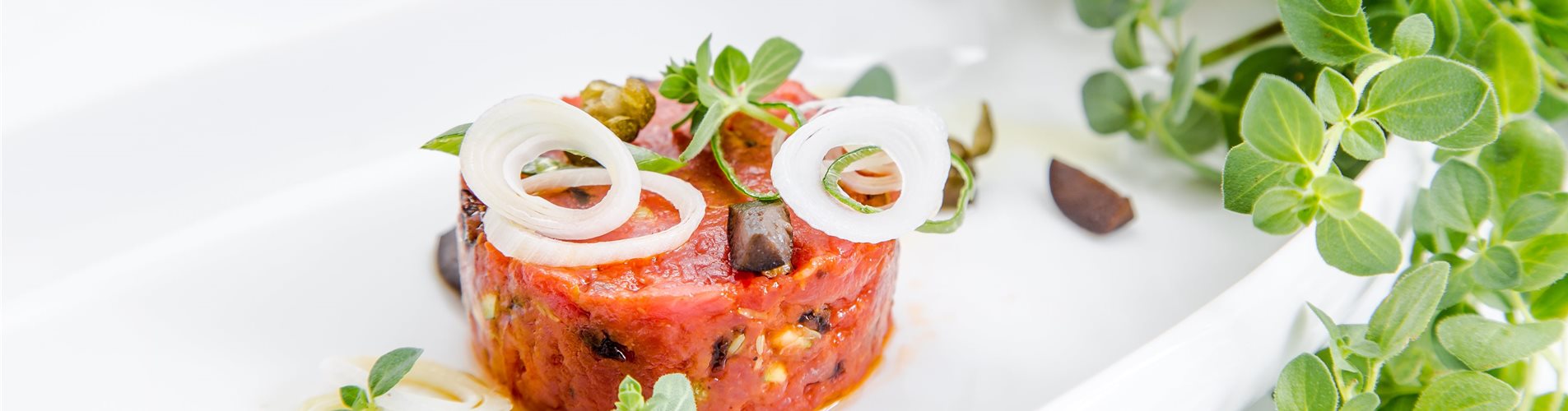 Mediterranes Beef Tatar mit scharfen Organo Mediterranes Beef Tatar mit scharfen Organo
