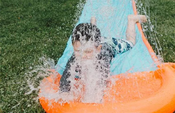 wasserrutsche kind