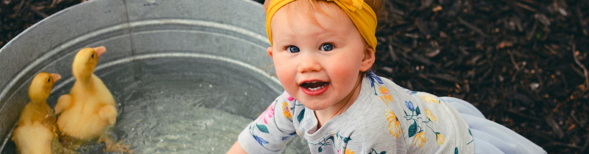 kind wasser kücken kind wasser kücken