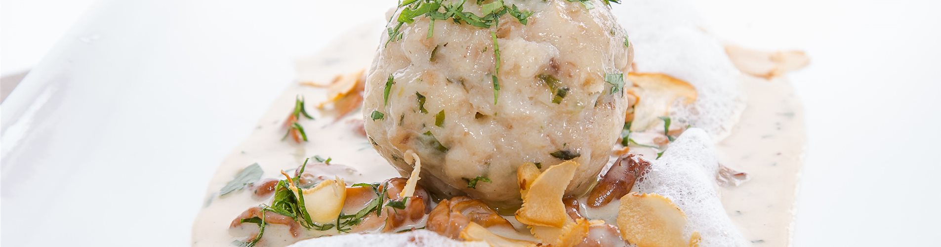 Semmelknödel mit glatter Petersilie Semmelknödel mit glatter Petersilie