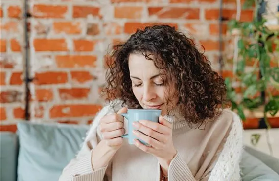 der wald drinnen - frau tasse tee triken der wald drinnen - frau tasse tee triken