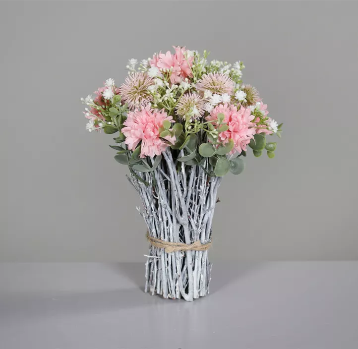 Blumen Arrangement auf Rebe