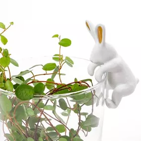 Porzellan Kletterhase