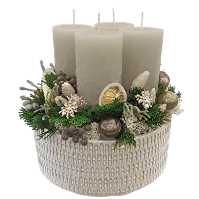 Adventgesteck mit 4 Stumpenkerzen Adventgesteck mit 4 Stumpenkerzen