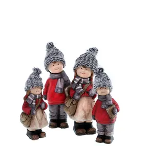 Winterkinder mit Textilmütze