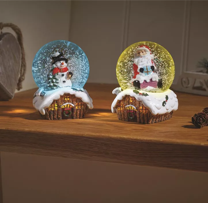 Schneekugel mit Schneemann