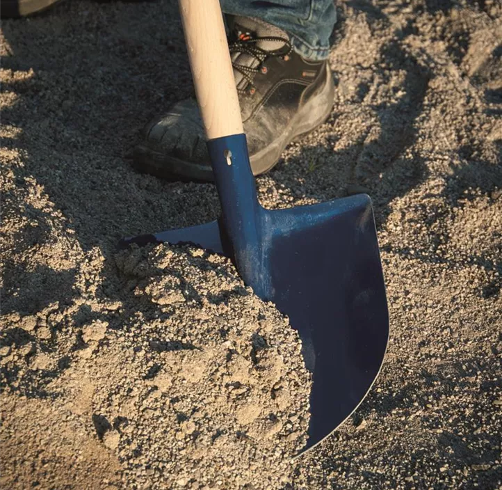 Sandschaufel mit Stiel