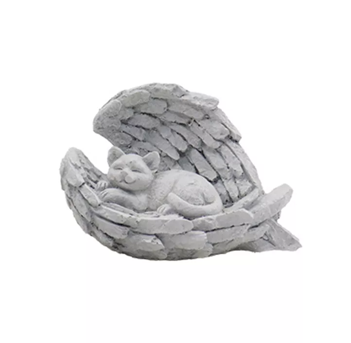 Katze im Flügelbett