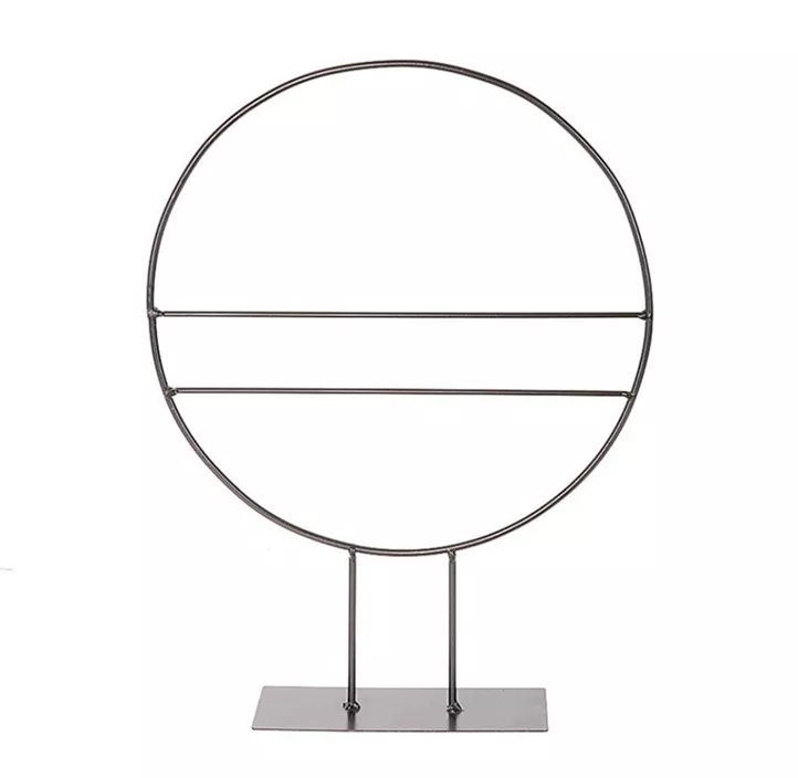 Metall Ring auf Fuß