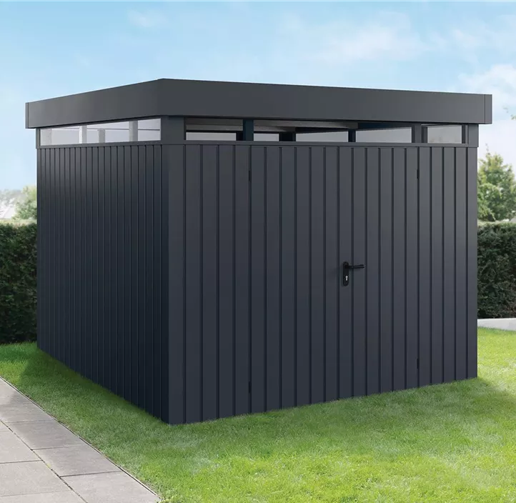 Flachdach mit Lichtband und 1-flügeliger Tür