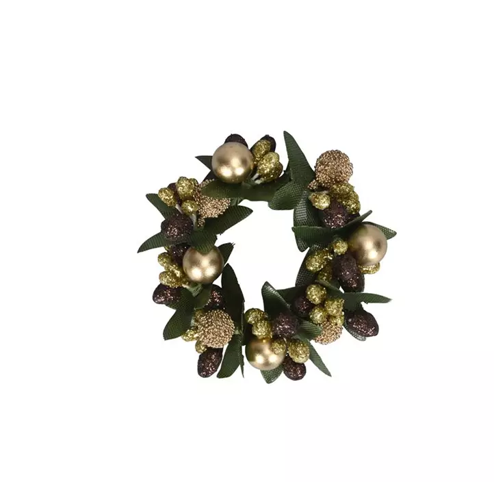 Beerenkranz mit Kugeln