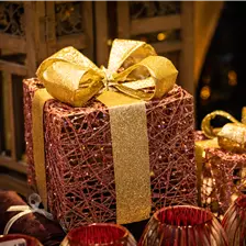 Geschenkpäckchen & Kerzen