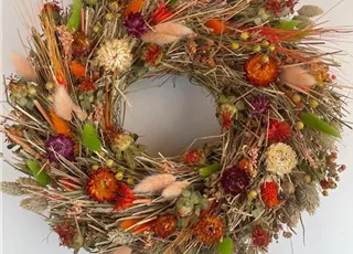 Seite 1 Trockenblumenkranz_rot-apr..jpg