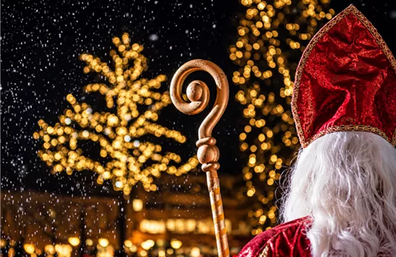 Winterlicher Nikolaus im Lichterglanz.png Winterlicher Nikolaus im Lichterglanz.png