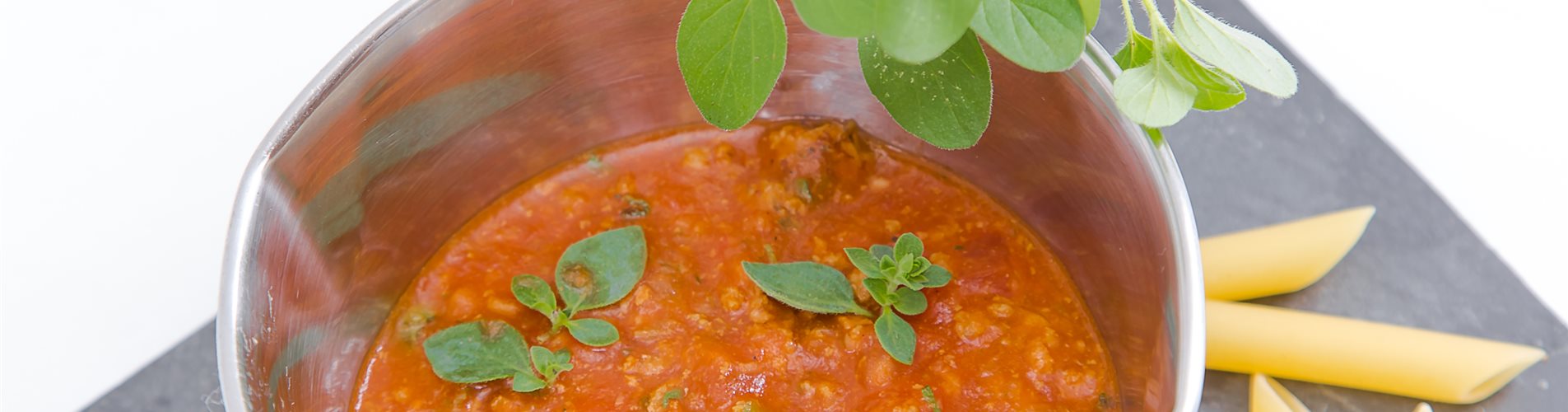 Sauce Bolognese mit Oregano Sauce Bolognese mit Oregano